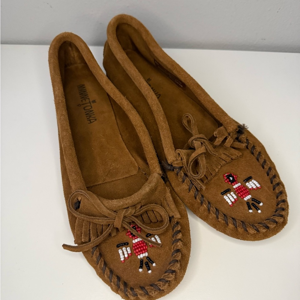 Minnetonka Brown Suede moccasin size 7 never worn